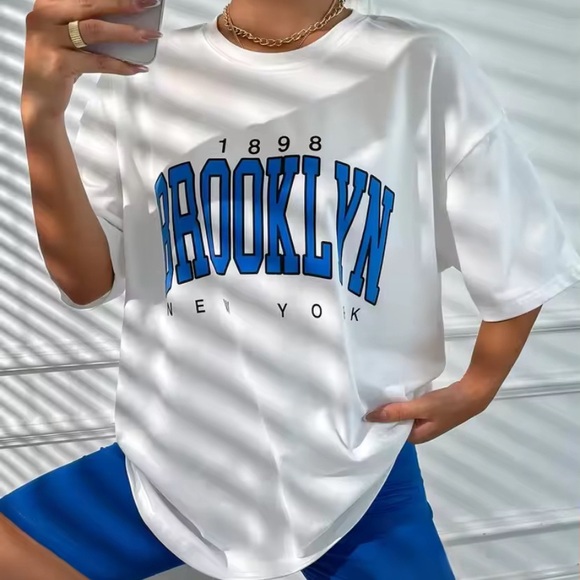 Clothes - Picture 4 of 9